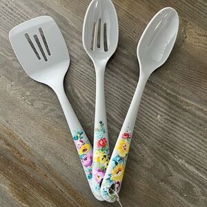 The Pioneer Woman kitchen utensils Gray with flowers brand new unused